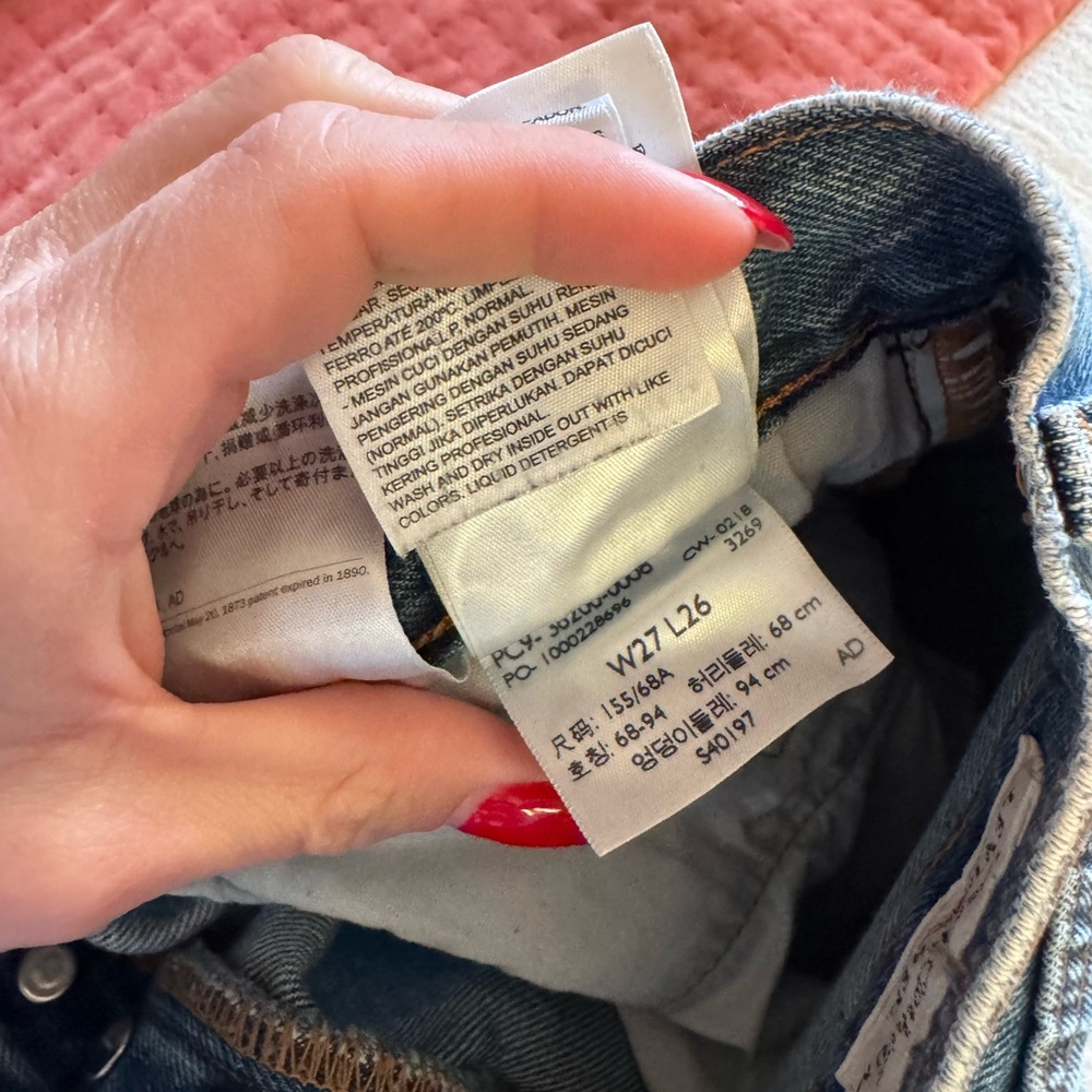 Levi’s Ripped Jeans - Picture 4 of 5
